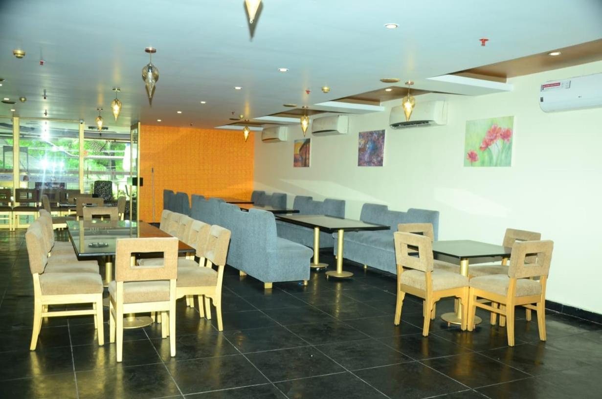 Blossoms Room The Plaza-Luxury Collection- Lakdikapul Hyderabad Ngoại thất bức ảnh