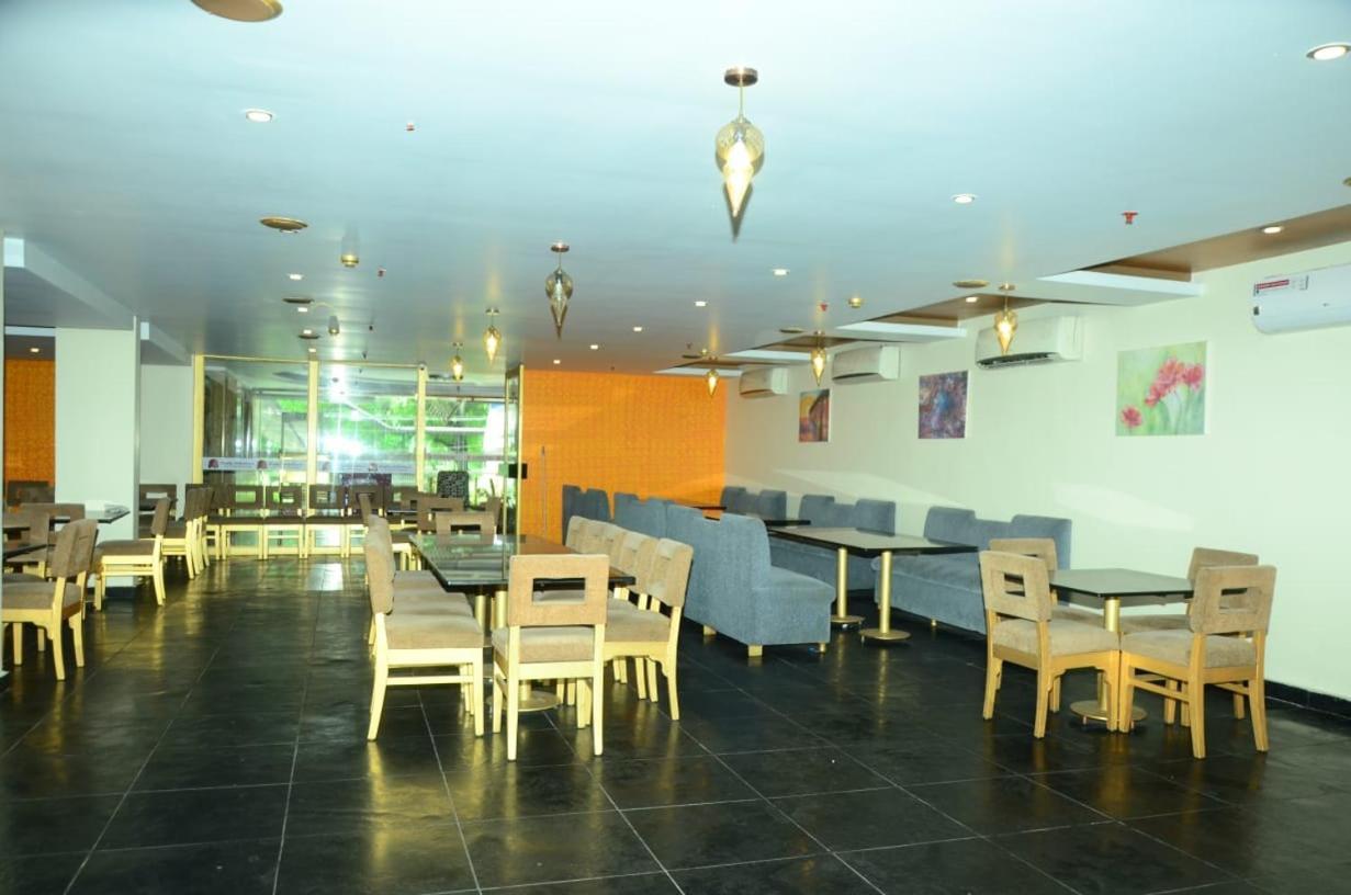 Blossoms Room The Plaza-Luxury Collection- Lakdikapul Hyderabad Ngoại thất bức ảnh